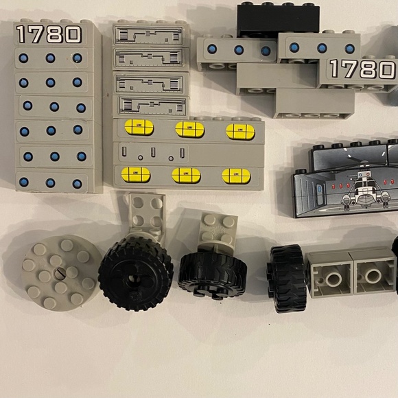 Mega Bloks Battleship 9760 Pro Builder 2.3 lb. of blocks Military Carrier Ship - Picture 3 of 5